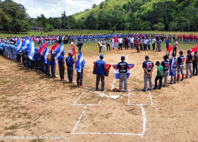 Foto: Apoyo a la liga campesina de béisbol en El Porvenir, Siuna / TN8