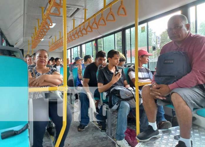 Foto: Usuarios en nuevos buses en Ciudad Sandino / TN8