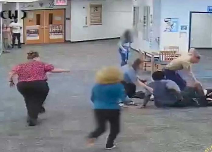 Alumno de Florida casi mata a golpes a su maestra