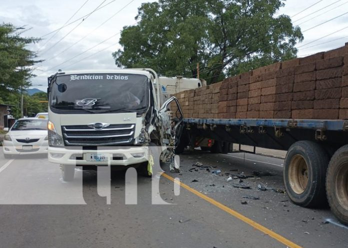 Foto: Choque entre camiones deja a una persona con lesiones en Juigalpa / TN8