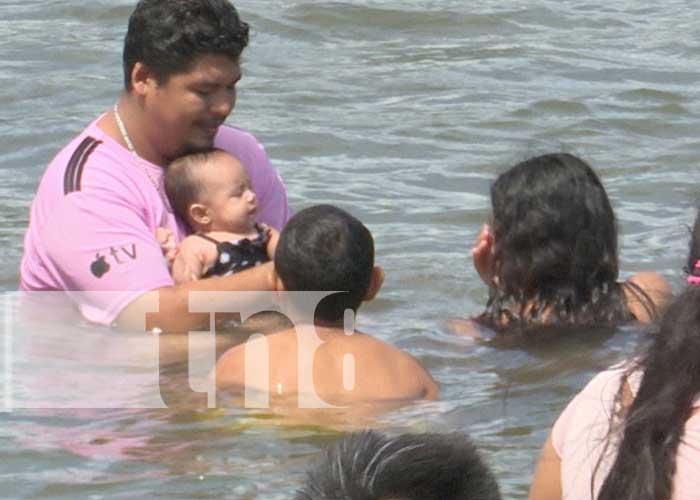 Foto: ¡Las familias pasaron una increíble tarde en las aguas del centro turístico Xiloá!/TN8