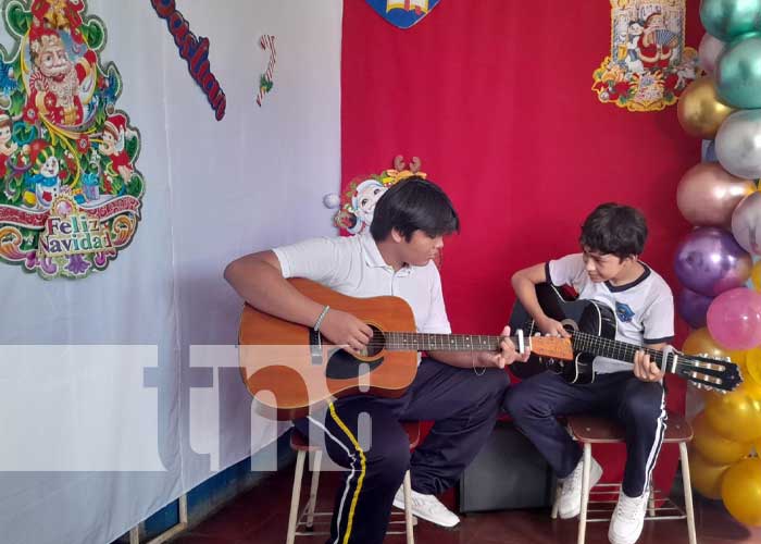 Centros educativos de Managua se llenan de espíritu navideño