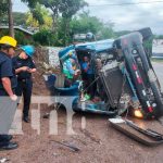 Pesado vehículo procedente de Honduras se vuelca en Yalagüina Madriz