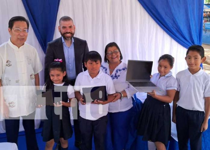 Foto: China dona Kits tecnológico al centro escolar Mario Arana en Jinotepe/Tn8