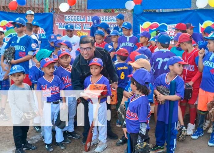 Foto: Niños de la academia Marines reciben material deportivo de béisbol en Villa el progreso /Tn8