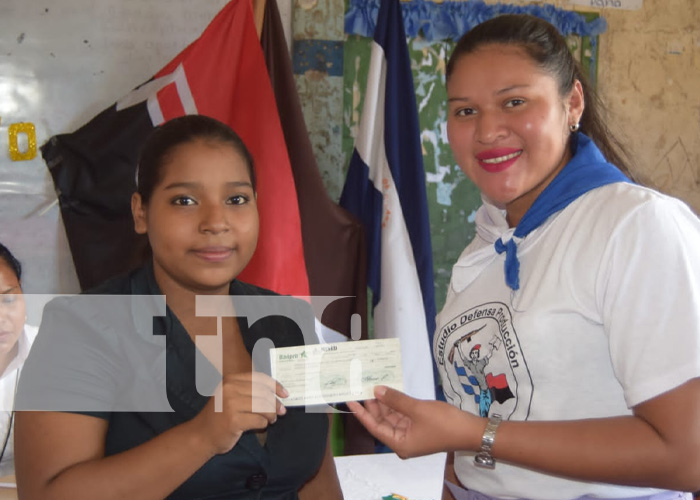 Bachilleres de Nicaragua reciben el bono complementario de 300 córdobas