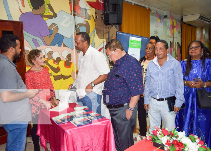 Presentan obra literaria del Poeta Costeño Carl Rigby en Bilwi