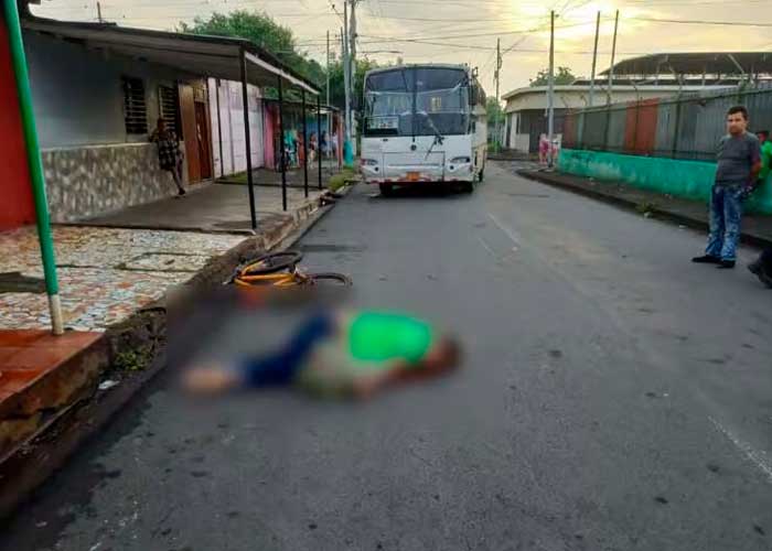 Foto: "Por buscar la vida, encontró la muerte" Vendedor de gas fue arrollado por un bus en Managua/Tn8