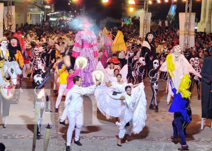 Foto: Masiva participación en el XXI Carnaval de 