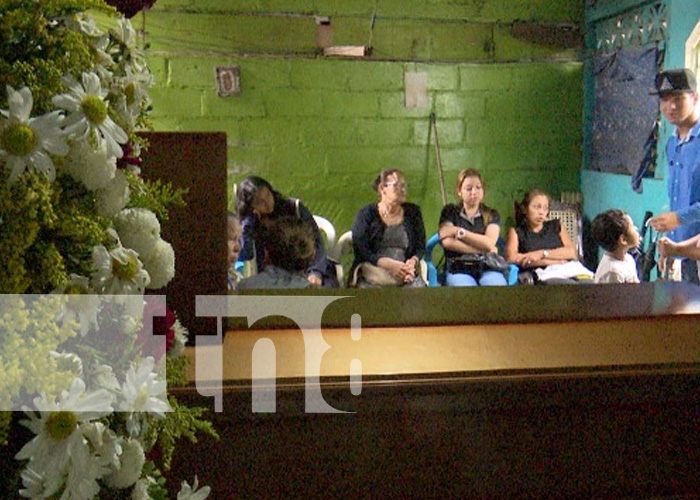 Foto:Familia de mujer asesinada frente a su hijo en Altagracia habla en exclusiva a Crónica TN8 / TN8