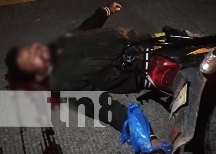 Foto: Motociclista muere tras impactar contra un furgón en Ctra. Vieja a León/TN8