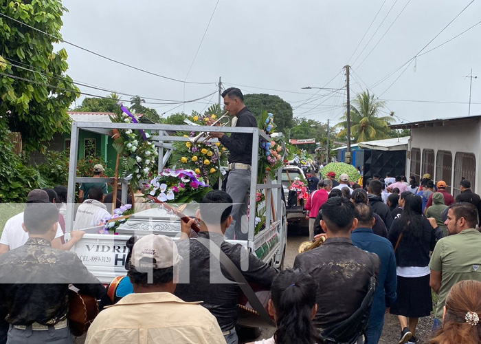 Foto: Emotivo funeral de las víctimas de la tragedia vial en Acoyapa, Chontales / TN8