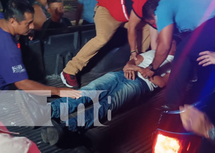 Foto; Taxi arrolla a adolescente en Carretera Norte, causándole lesiones graves/TN8