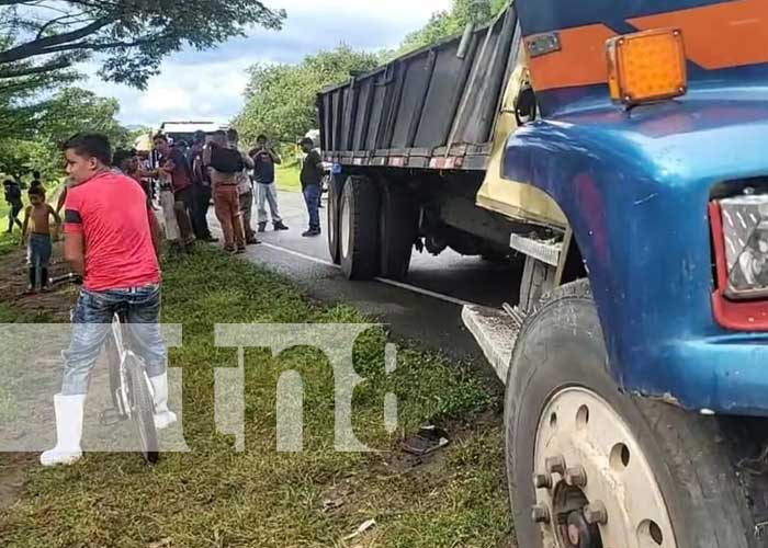 Impactante choque de camiones deja un herido y daños materiales en Chontales