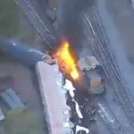 Feroz incendio tras el descarrilamiento de un tren en Estados Unidos