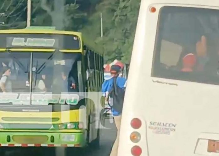 Foto: Bus Navideño al Límite: Caos y Riesgo en Matagalpa por Sobrecarga /Cortesía