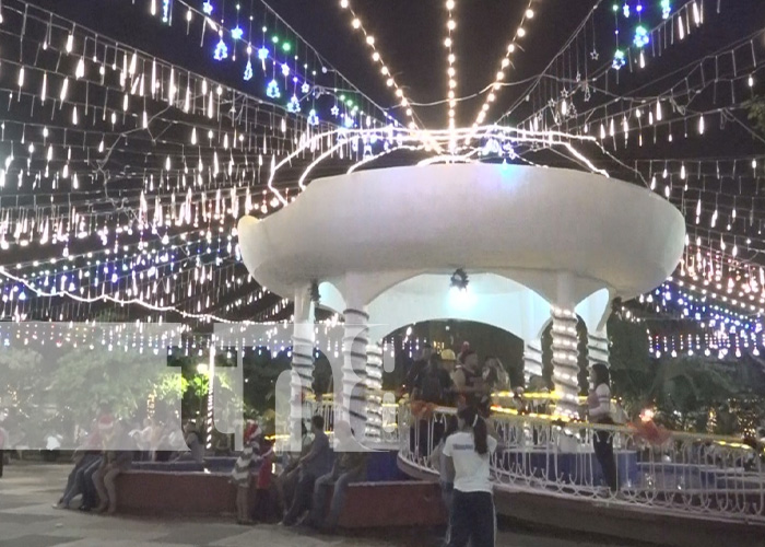 Inauguración de las luces navideñas en el Parque Central de Estelí