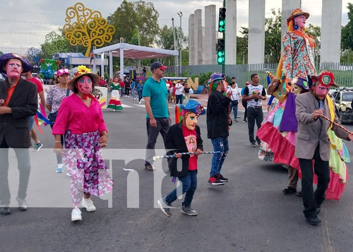 Foto: Avenida de Bolívar a Chávez reúne a las familias en amor, paz y tradición popular / TN8