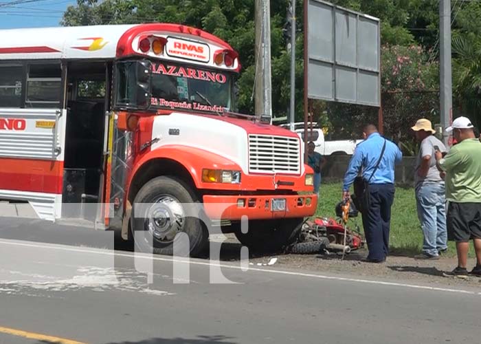 Foto: Motociclista grave al ser impactado por bus de transporte colectivo en Rivas /TN8