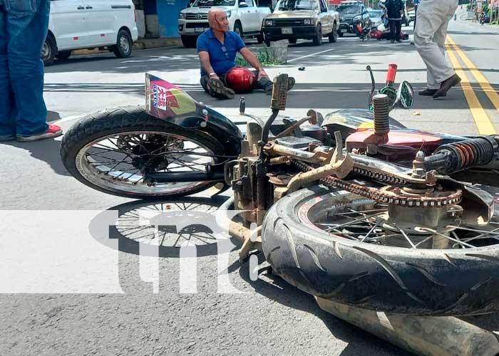 Foto: Choque de motos deja a un herido! conductor realiza giro en U y deja lesionado a motociclista en la sur/Tn8