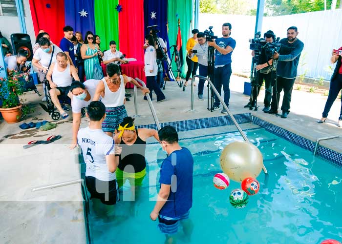 Foto: Pacientes de Aldo Chavarría estrenan piscina para recibir hidroterapia /Tn8