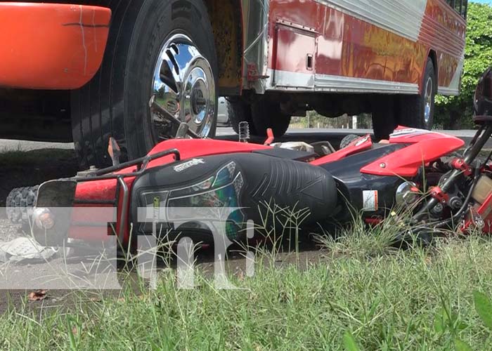 Foto: Motociclista grave al ser impactado por bus de transporte colectivo en Rivas /TN8