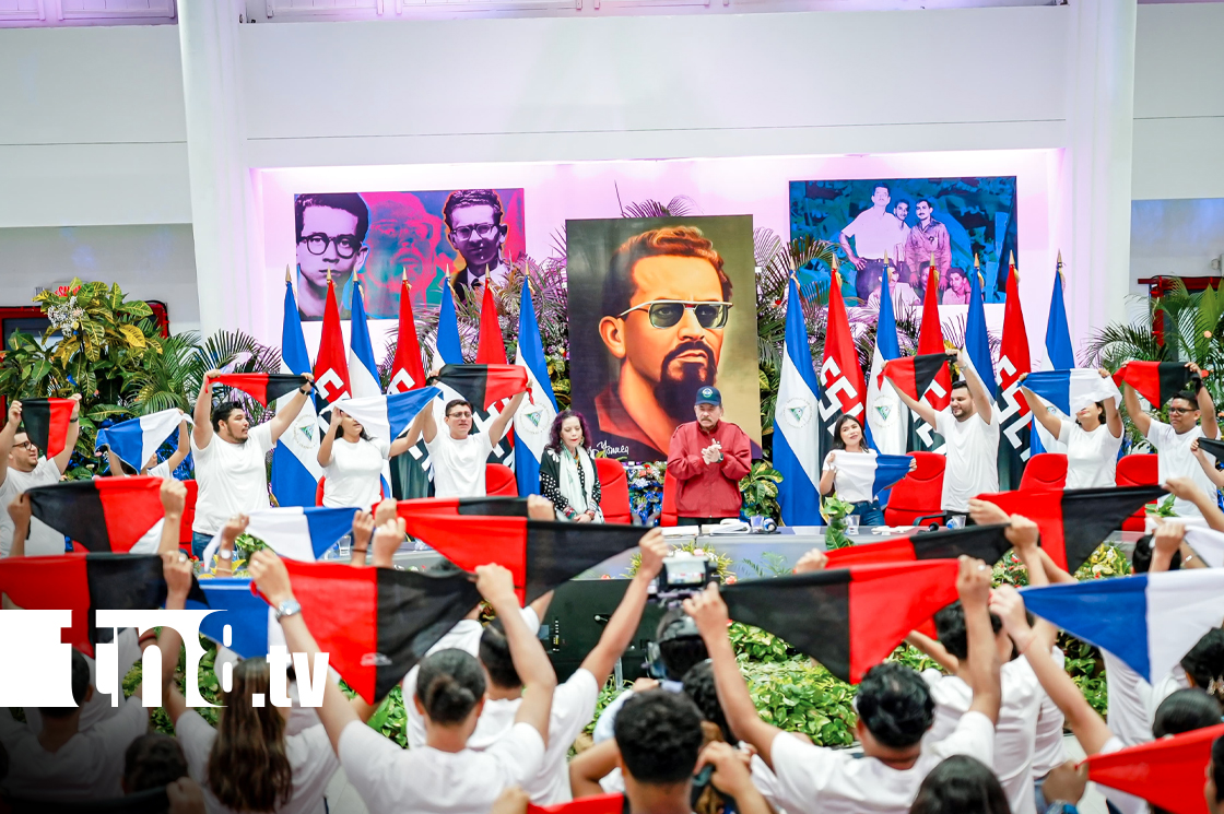 Foto: Acto por el 47 aniversario del paso a la inmortalidad de Carlos Fonseca, presidido por el Comandante Daniel Ortega y la Vicepresidenta Rosario Murillo / TN8