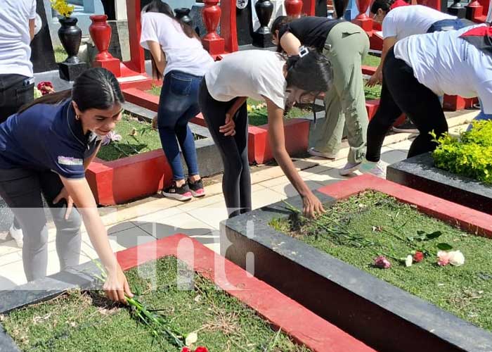 Foto: Homenaje a héroes y mártires en el Cementerio Periférico / TN8