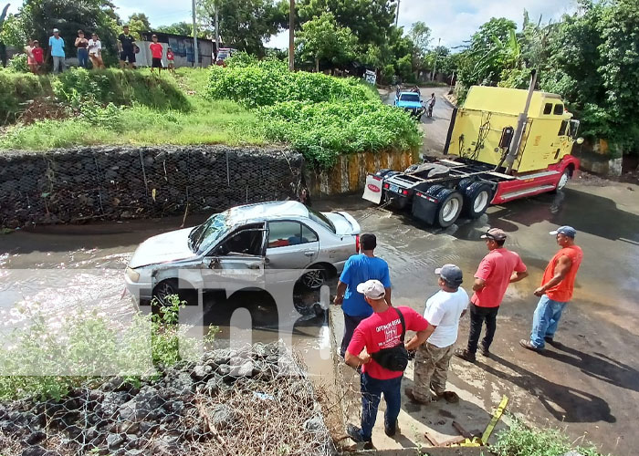 Foto: Corriente acaba con la vida de al menos una persona que viajaba en vehículo en Ciudad Sandino / TN8