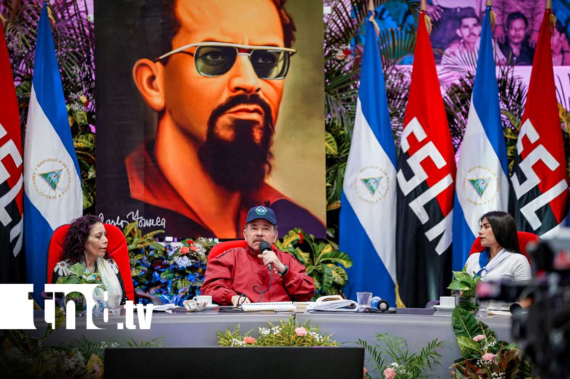 Foto: Acto por el 47 aniversario del paso a la inmortalidad de Carlos Fonseca, presidido por el Comandante Daniel Ortega y la Vicepresidenta Rosario Murillo / TN8