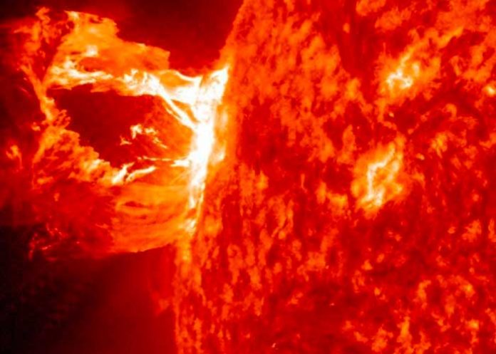 Tormenta solar podría impactar la Tierra el 1 de diciembre
