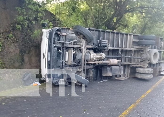 Foto: Vuelco de camión en San Fernando, Nueva Segovia / TN8