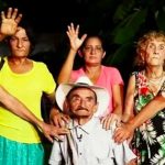 Hombre de 91 años vive con sus 5 esposas