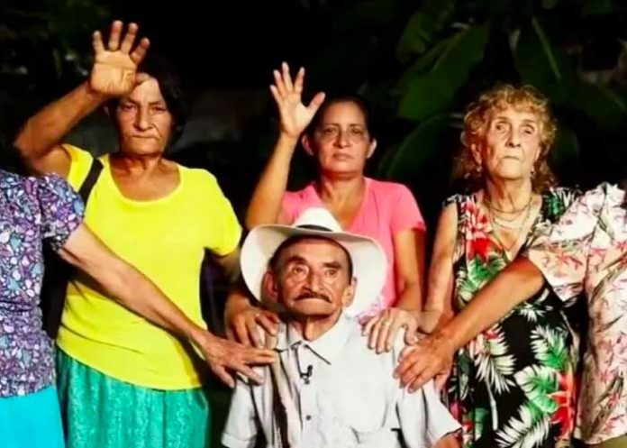 Hombre de 91 años vive con sus 5 esposas