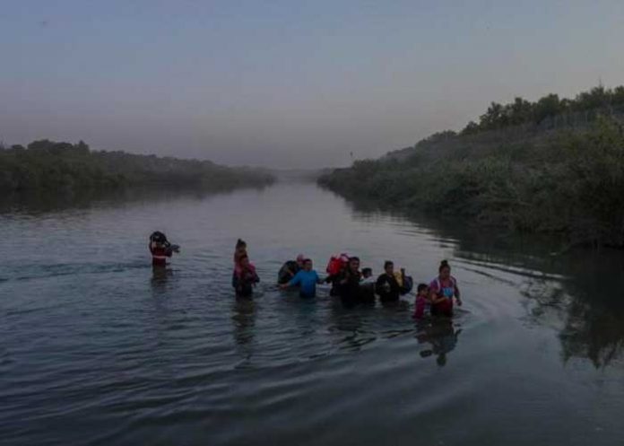 Muere un niño migrante al tratar de cruzar el Río Bravo