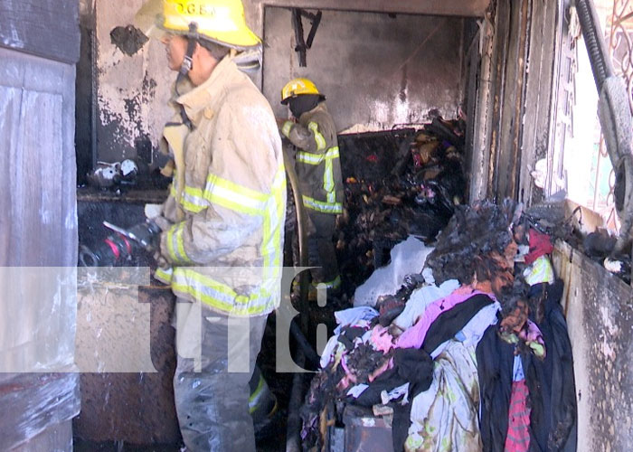 Foto: Incendio en segunda planta de una vivienda en Bolonia, Managua / TN8