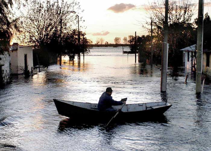 Más de 2.500 desplazados por inundaciones en Uruguay