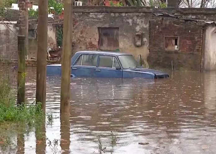 Más de 2.500 desplazados por inundaciones en Uruguay