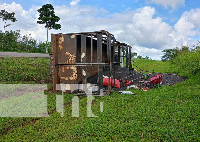 Foto: Vuelco de camión en trayecto de Bluefields-Nueva Guinea / TN8