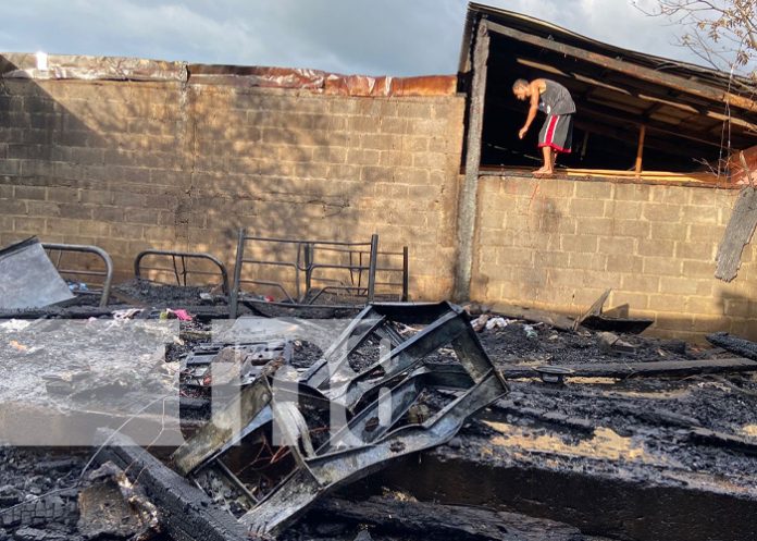 Familia pierde todo en voraz incendio en Chinandega