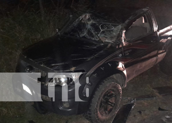 Foto: Accidentes: Ciclista muere tras caer de una pendiente y vuelco de camioneta en Jalapa / TN8
