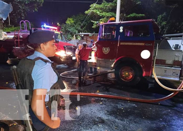 Varilla de cuete posible causa de un voraz incendio en Managua