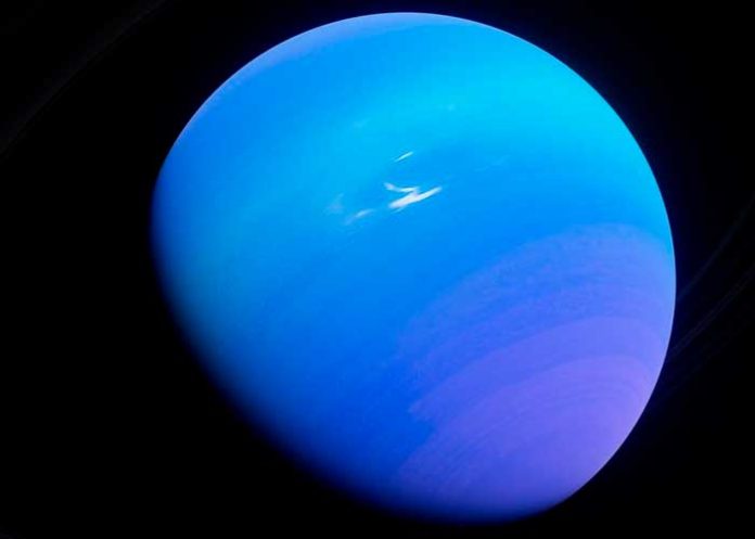 FOTOS: La NASA publica imágenes de Urano con una 