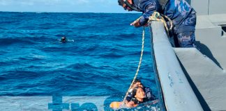 Foto: Más de 22 migrantes rescatados por la Fuerza Naval tras el naufragio de una lancha / TN8