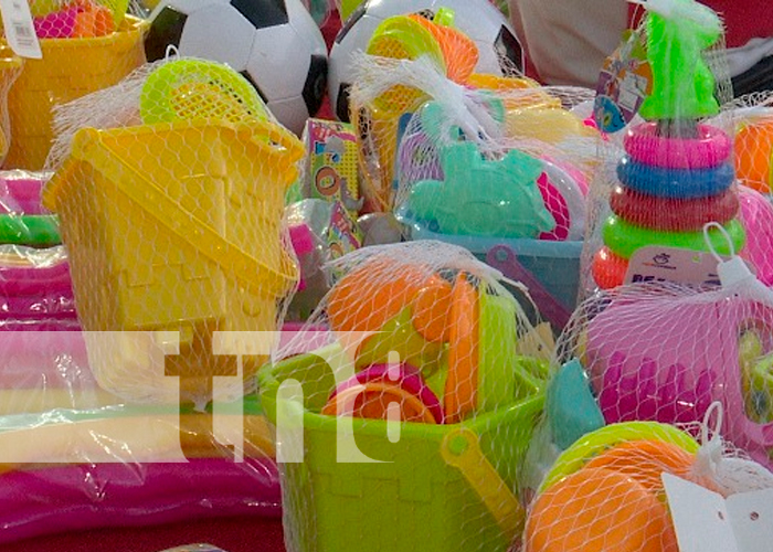 Foto: Entregan cientos de juguetes a niños y niñas en el Puerto Salvador Allende / TN8