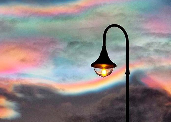 1 Foto: Nubes arcoíris iluminan el Ártico en un espectáculo visual único /cortesía