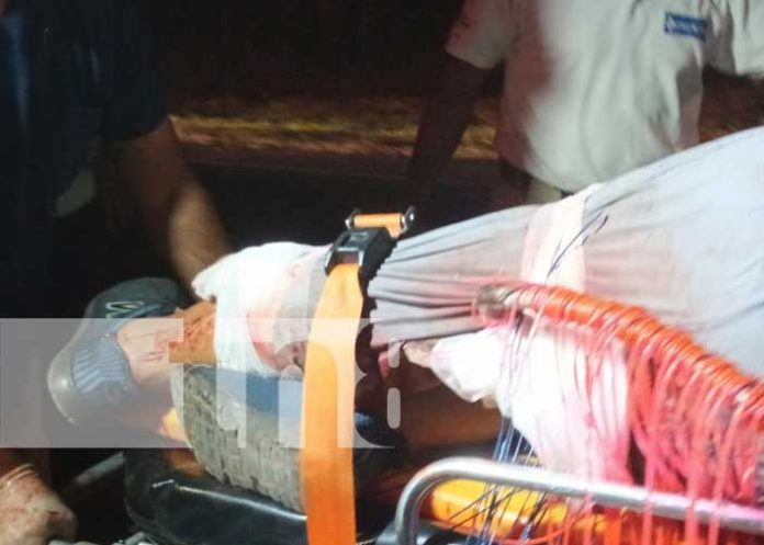 Fuerte colisión en Juigalpa deja a conductor prensado entre latas retorcidas