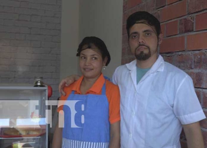 ¡Historia de superación! Un nicaragüense y una colombiana triunfan en Rivas
