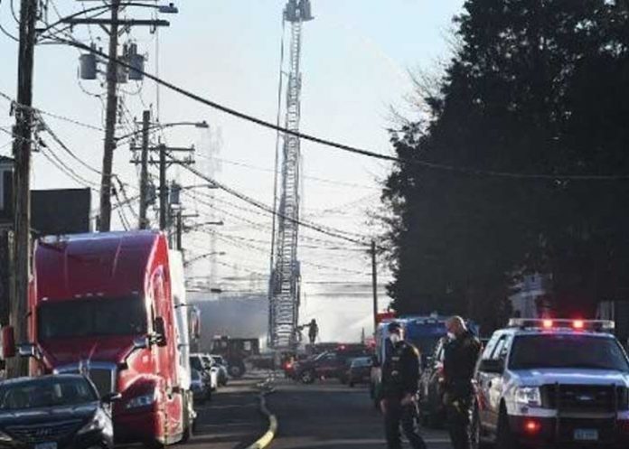 Explosión en un barrio residencial de Estados Unidos deja 3 heridos