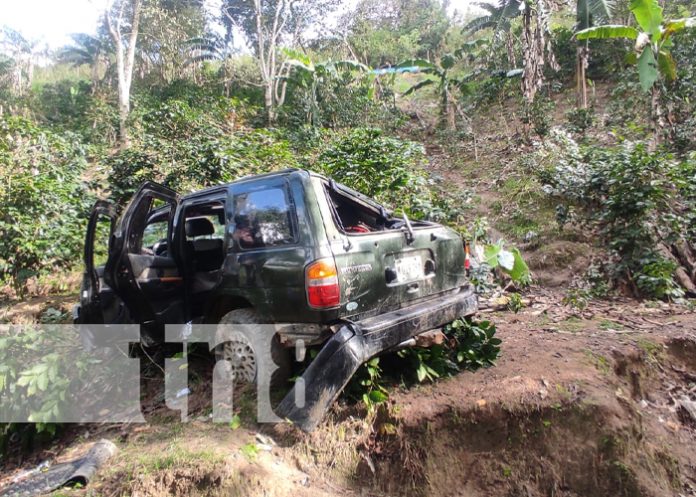 Desgarrador accidente en Jalapa, un vehículo con 6 personas sale de la vía